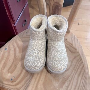 Mini classic snow leopard Ugg